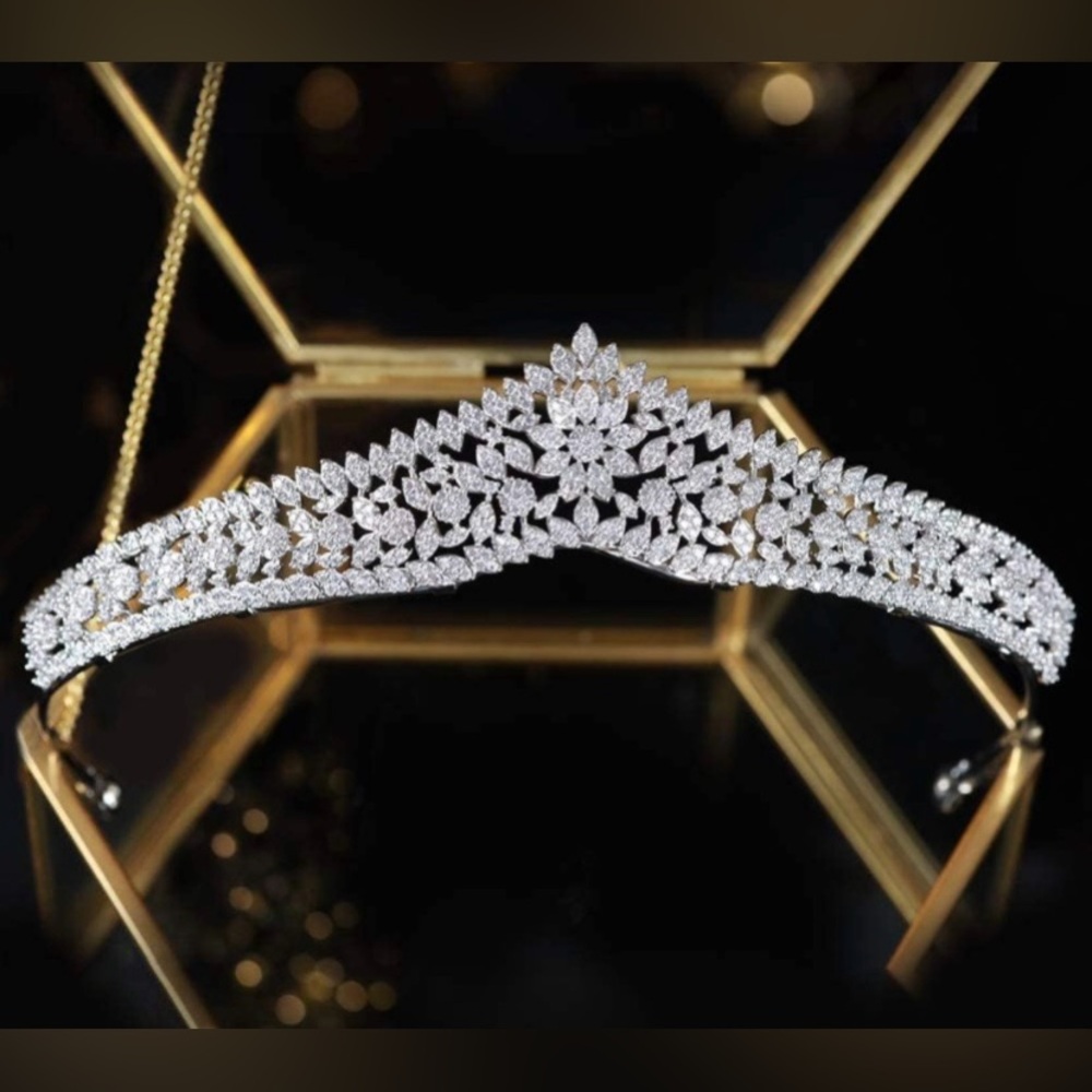 NIB AAA Cubic Zirconia Tiara